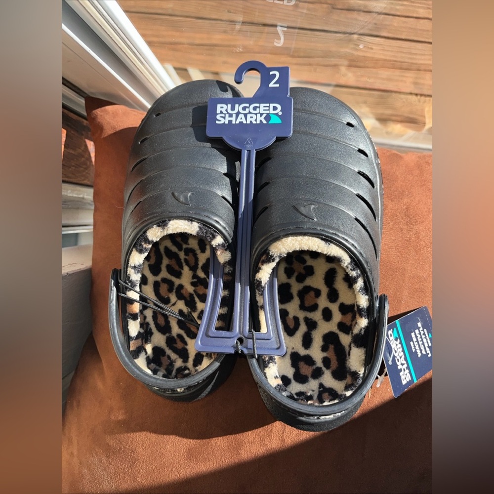 RUGGED SHARK Girl’s Size 2 Cheetah Print Lined EVA Clog Sandals • Black